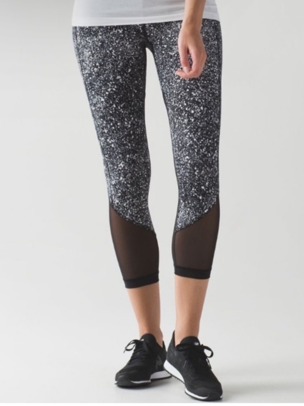Lululemon Splatter White Black Pace Rival Crop (Marathon)